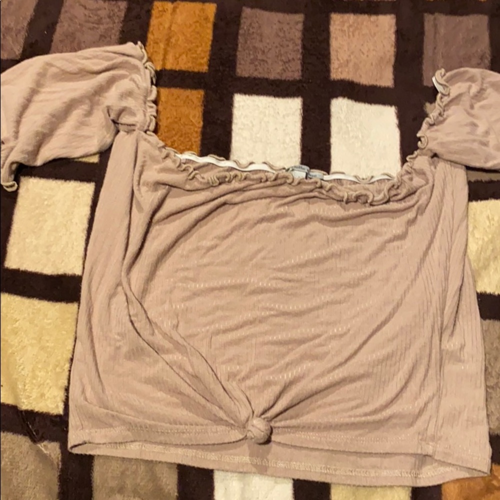 CHARLOTTE RUSSE OFF SHOULDER DAY SHIRT